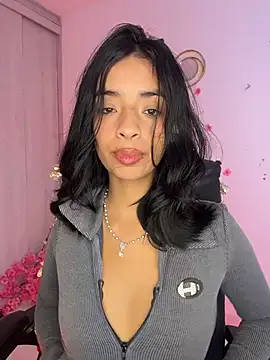 Laura fernandezII online show from 28, 5, 2026