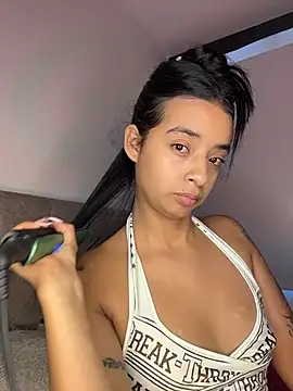 Laura fernandezII online show from 2, 12, 2025