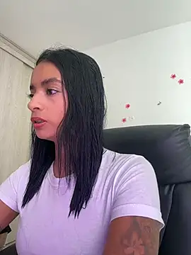 Laura fernandezII online show from 22, 6, 2026