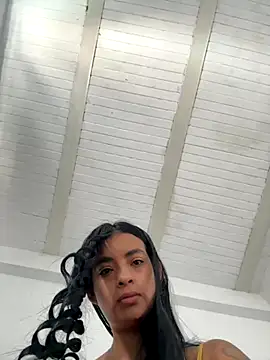 Snapshot of Laura_fernandezII chatting on 20, 10, 2025 Laura fernandezII online show from 20, 10, 2025