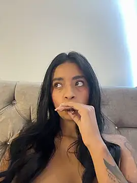 Laura fernandezII online show from 1, 12, 2025