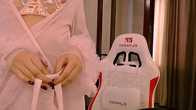 Snapshot of Ann__Cute chatting on 5, 11, 2025 Ann Cute online show from 5, 11, 2025