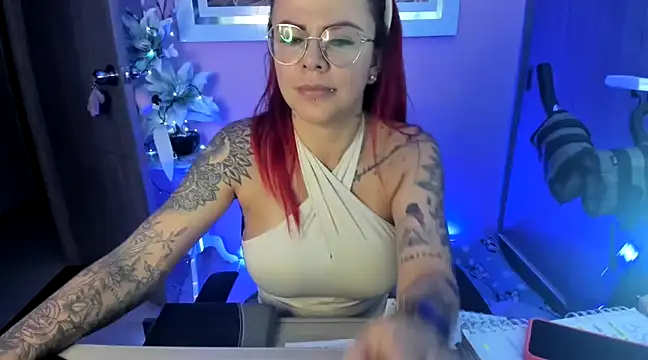 Snapshot of KAROL_MILF chatting on 6, 2, 2025 KAROL MILF online show from 6, 2, 2025