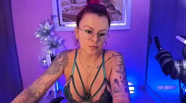 Snapshot of KAROL_MILF chatting on 1, 2, 2025 KAROL MILF online show from 1, 2, 2025