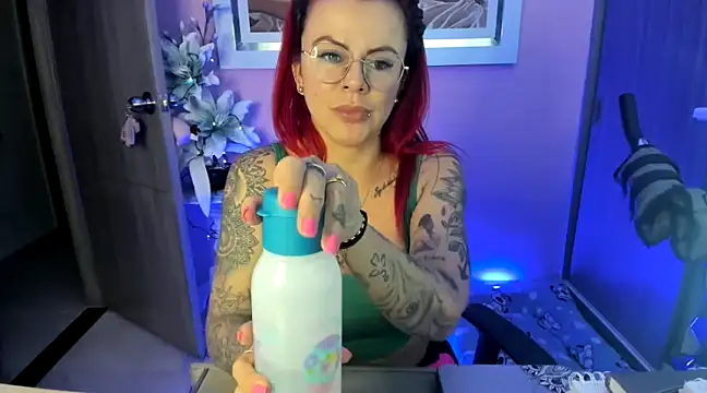 Snapshot of KAROL_MILF chatting on 7, 2, 2025 KAROL MILF online show from 7, 2, 2025