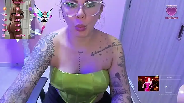 Snapshot of KAROL_MILF chatting on 28, 11, 2025 KAROL MILF online show from 28, 11, 2025