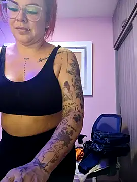 Snapshot of KAROL_MILF chatting on 26, 10, 2025 KAROL MILF online show from 26, 10, 2025