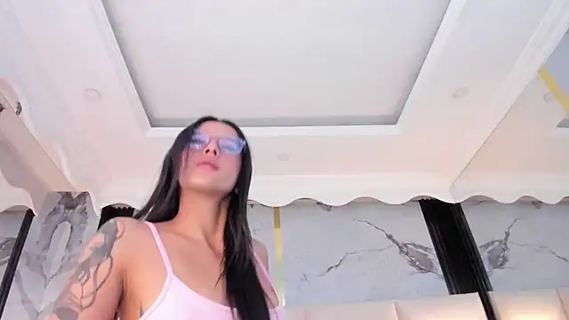 Snapshot of Princess_Violett chatting on 3, 2, 2026 Princess Violett online show from 3, 2, 2026