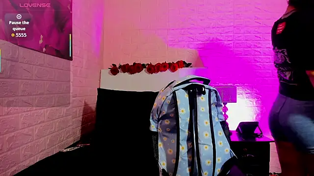 LYAA COLLINS  online show from 11, 1, 2026