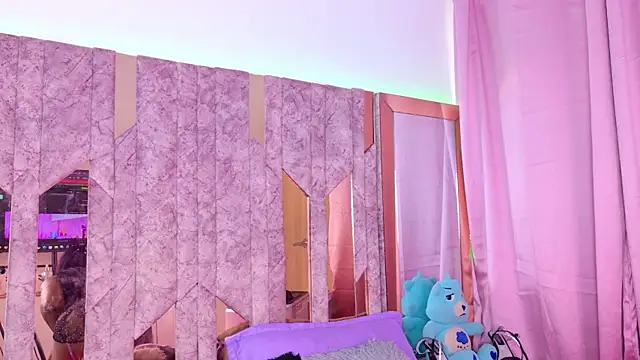 SarahBrunet online show from 6, 10, 2025