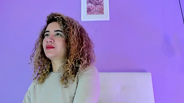 Snapshot of Charlotte11-11 chatting on 22, 11, 2025 Charlotte11-11 online show from 22, 11, 2025