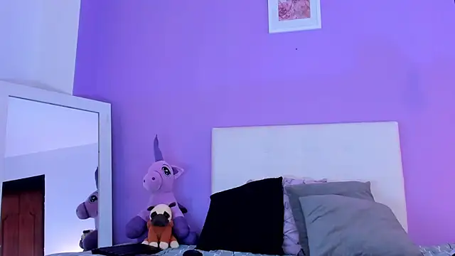 Snapshot of Charlotte11-11 chatting on 15, 10, 2025 Charlotte11-11 online show from 15, 10, 2025