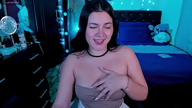 NahiaraEvans  online show from 3, 10, 2025