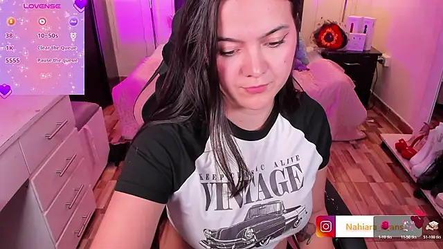 NahiaraEvans  online show from 25, 3, 2026