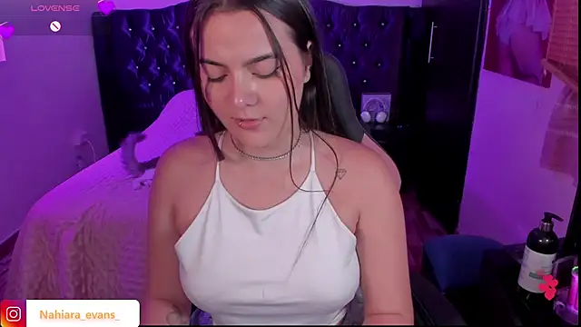 NahiaraEvans  online show from 3, 2, 2025