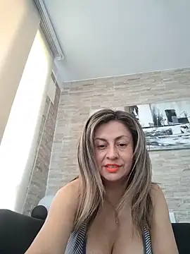 Latiinvenushot online show from 14, 5, 2026