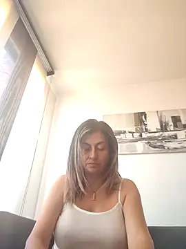 Latiinvenushot online show from 22, 3, 2026