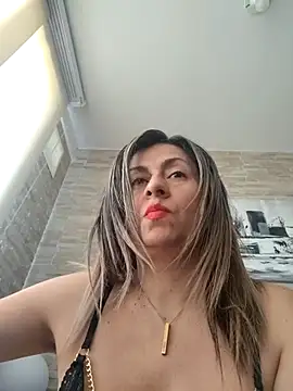Latiinvenushot online show from 22, 4, 2026