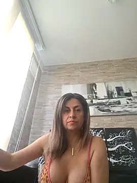 Latiinvenushot online show from 28, 4, 2026