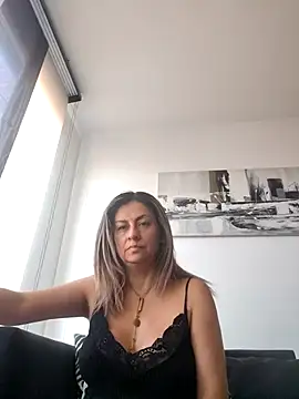 Latiinvenushot online show from 25, 3, 2026