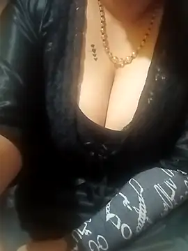 Snapshot of MONA_DARLING31 chatting on 17, 2, 2025 MONA DARLING31 online show from 17, 2, 2025