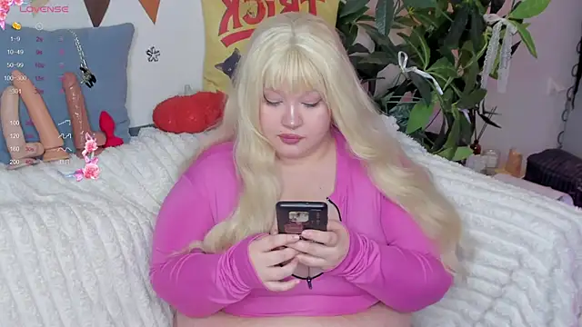 LilyBelll online show from 11, 10, 2025