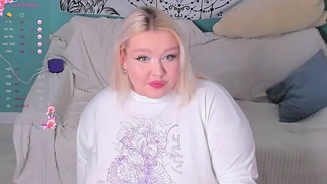 LilyBelll online show from 5, 1, 2025