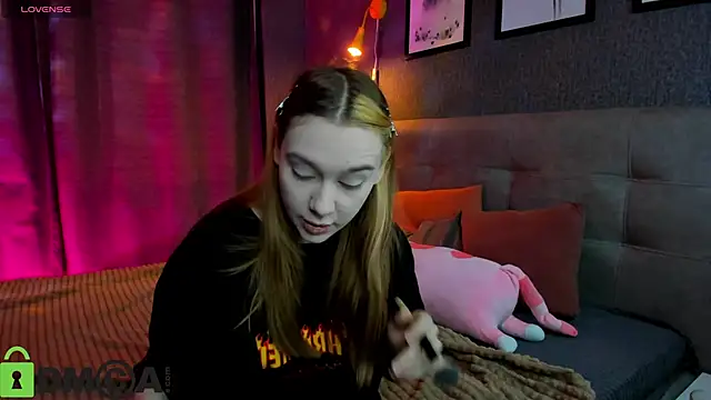 Snapshot of Lesi_Moonie01 chatting on 18, 10, 2025 Lesi Moonie01 online show from 18, 10, 2025