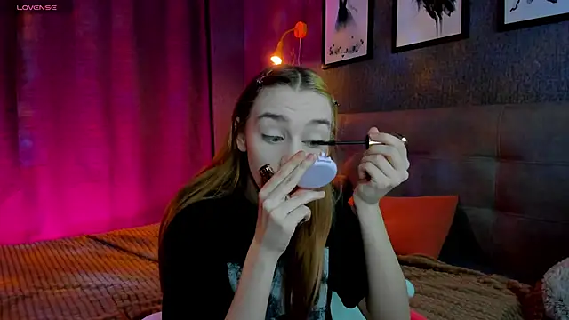 Snapshot of Lesi_Moonie01 chatting on 27, 10, 2025 Lesi Moonie01 online show from 27, 10, 2025