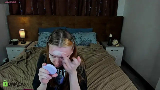 Snapshot of Lesi_Moonie01 chatting on 8, 10, 2025 Lesi Moonie01 online show from 8, 10, 2025