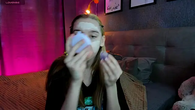 Snapshot of Lesi_Moonie01 chatting on 25, 10, 2025 Lesi Moonie01 online show from 25, 10, 2025