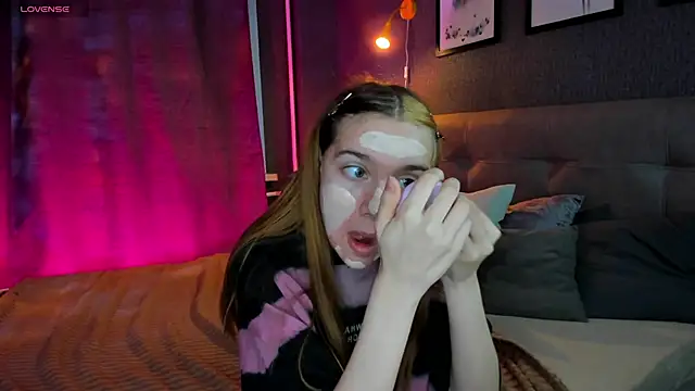 Snapshot of Lesi_Moonie01 chatting on 28, 9, 2025 Lesi Moonie01 online show from 28, 9, 2025