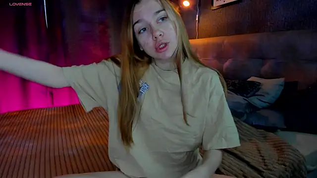 Snapshot of Lesi_Moonie01 chatting on 4, 10, 2025 Lesi Moonie01 online show from 4, 10, 2025