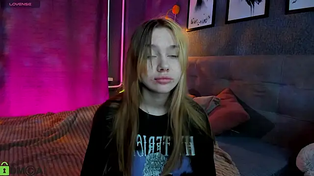 Snapshot of Lesi_Moonie01 chatting on 23, 10, 2025 Lesi Moonie01 online show from 23, 10, 2025