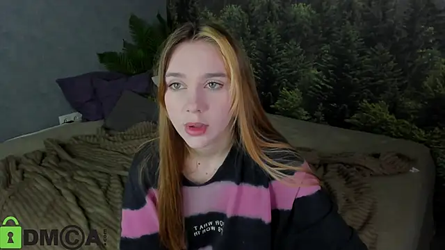 Snapshot of Lesi_Moonie01 chatting on 4, 11, 2025 Lesi Moonie01 online show from 4, 11, 2025