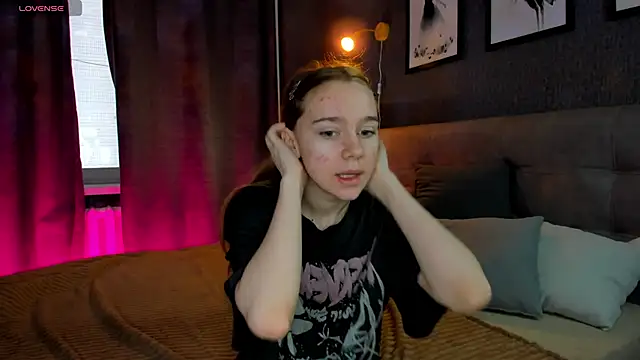 Snapshot of Lesi_Moonie01 chatting on 7, 10, 2025 Lesi Moonie01 online show from 7, 10, 2025