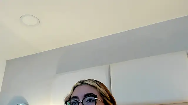 Snapshot of AmbarSantany chatting on 10, 3, 2025 AmbarSantany online show from 10, 3, 2025