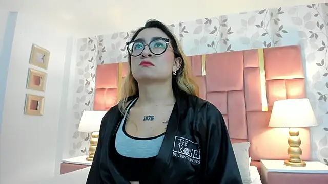 Snapshot of AmbarSantany chatting on 3, 10, 2025 AmbarSantany online show from 3, 10, 2025