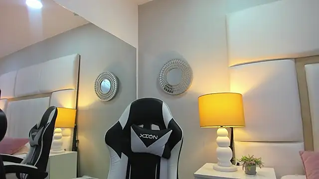 Snapshot of AmbarSantany chatting on 5, 3, 2025 AmbarSantany online show from 5, 3, 2025