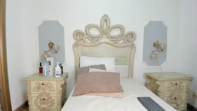  chloe adams online show from 10, 11, 2025