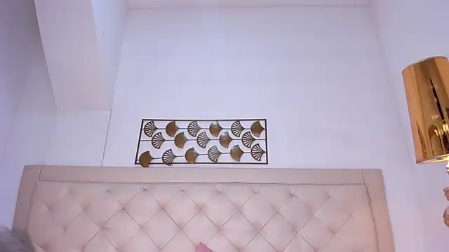  chloe adams online show from 18, 3, 2025