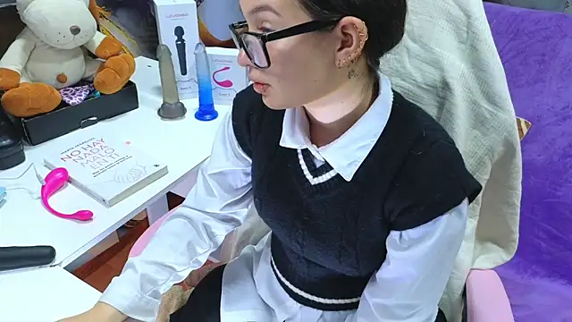 lilimini032 online show from 5, 11, 2025