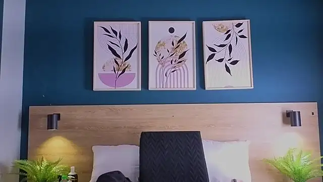 GabyPetit online show from 12, 9, 2025