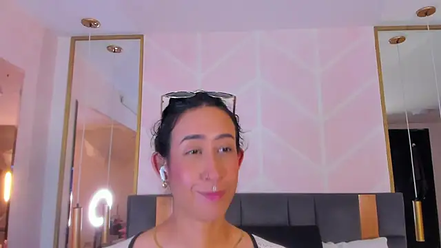 GabyPetit online show from 10, 11, 2025