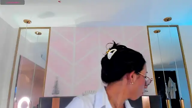 GabyPetit online show from 14, 11, 2025