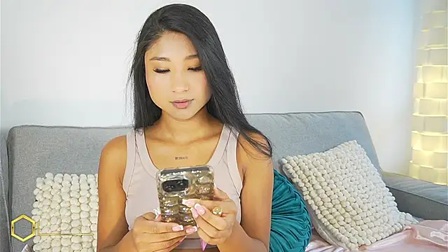 Megan Lim online show from 17, 9, 2025