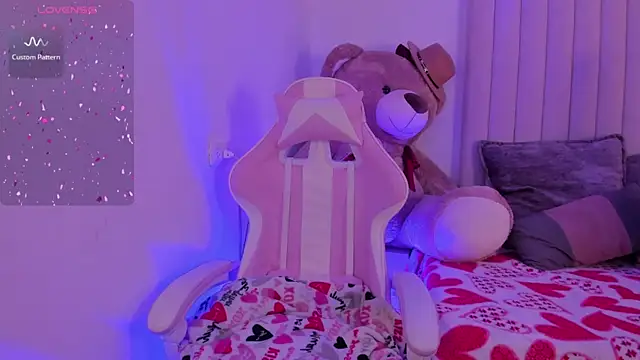 Emilyymilleer  online show from 21, 3, 2025