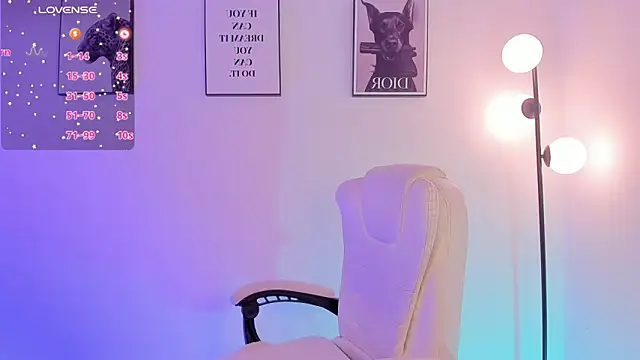 Emilyymilleer  online show from 9, 2, 2026