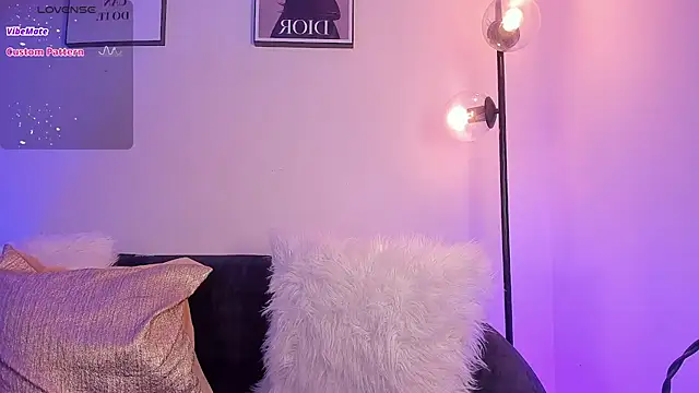 Emilyymilleer  online show from 15, 7, 2026