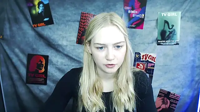 Snapshot of MademoiselleCl chatting on 27, 9, 2025 MademoiselleCl online show from 27, 9, 2025